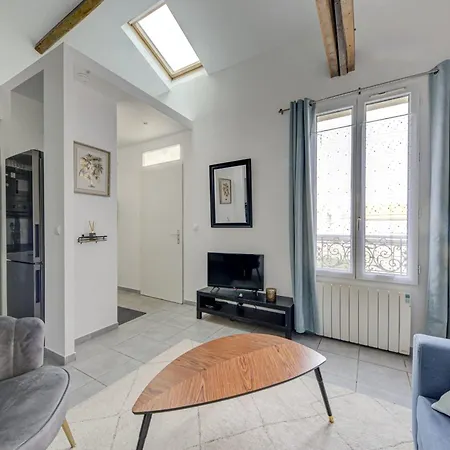 Apartment Spacious And Bright In *
