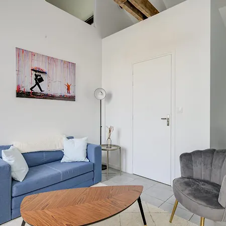 Apartment Spacious And Bright In